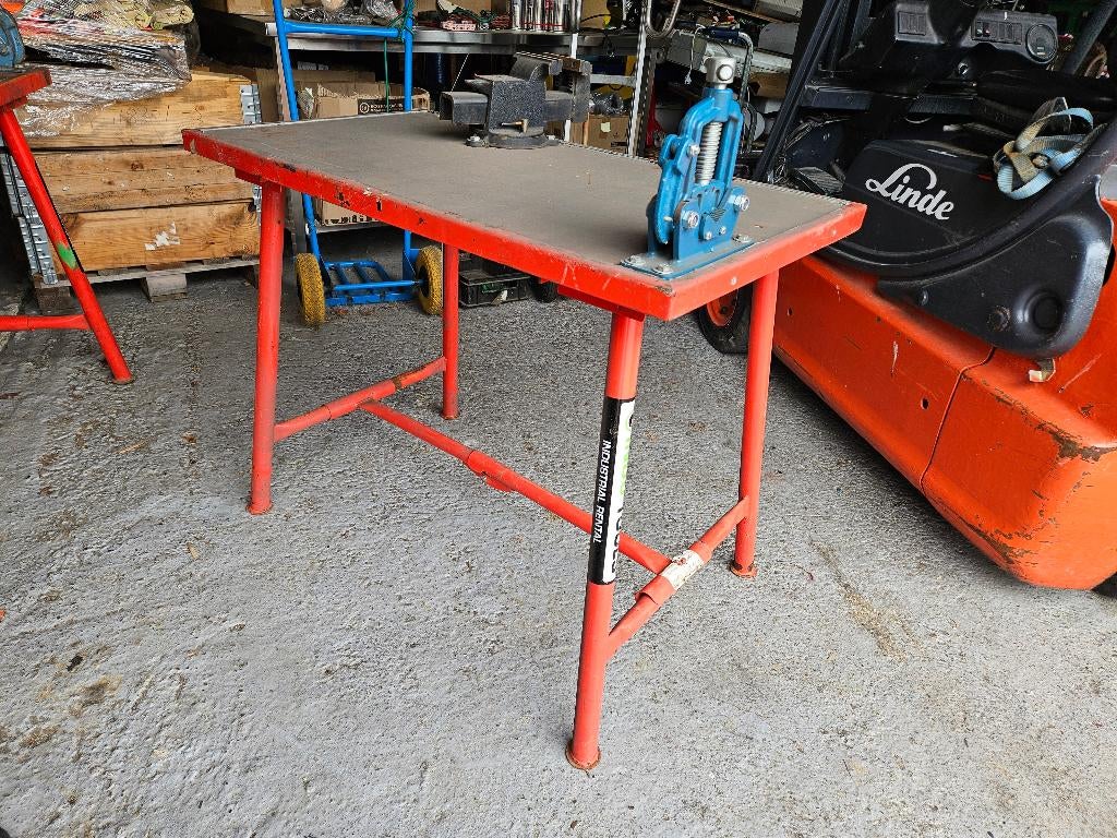 Werkbank met bankschroef en klem, Ophalen, Gebruikt, 70 tot 120 cm, Bankschroef