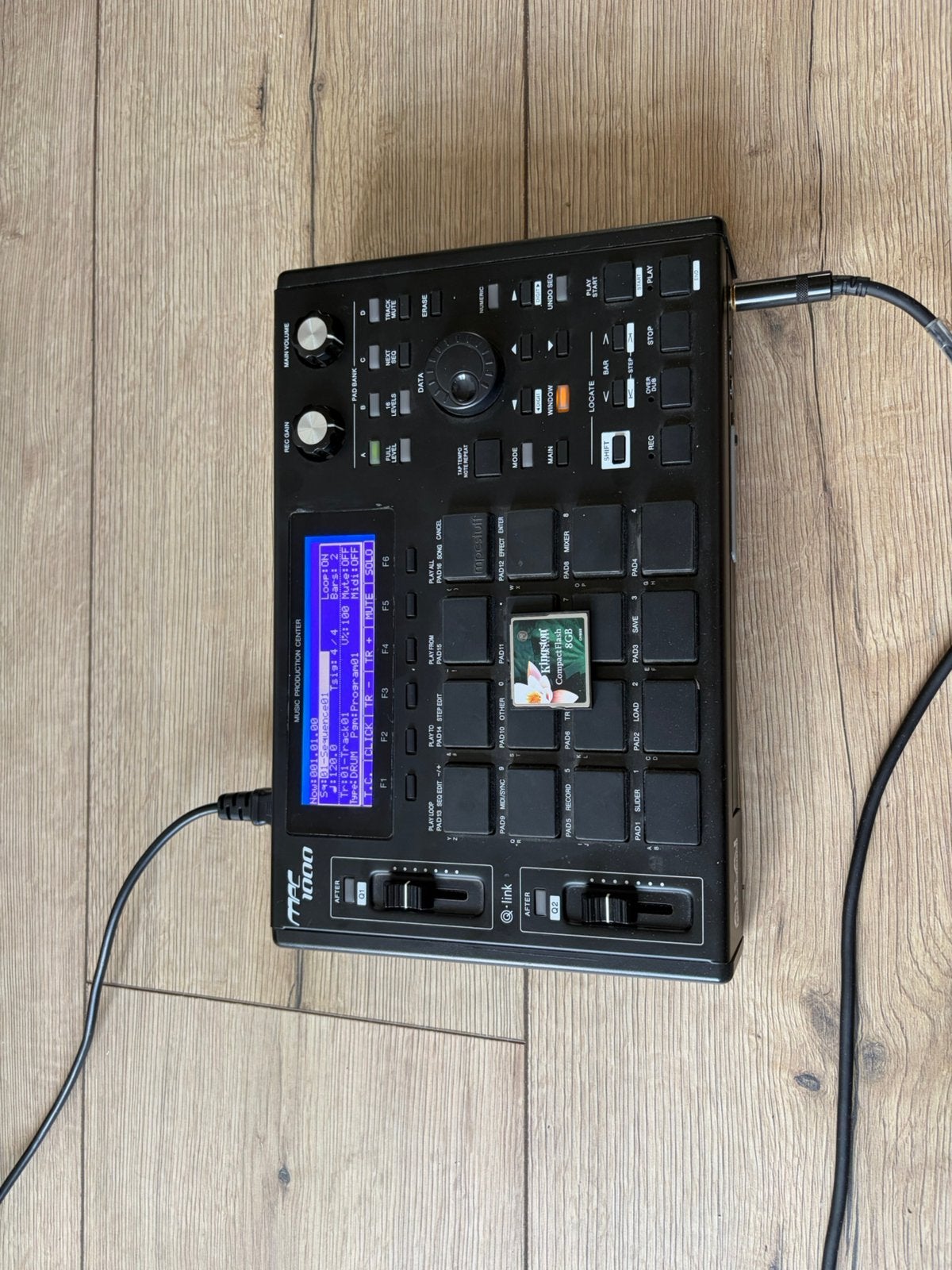 Akai MPC 1000 Music Production Center met 8GB CF kaart, Muziek en Instrumenten, Drumcomputers, Ophalen of Verzenden, Gebruikt