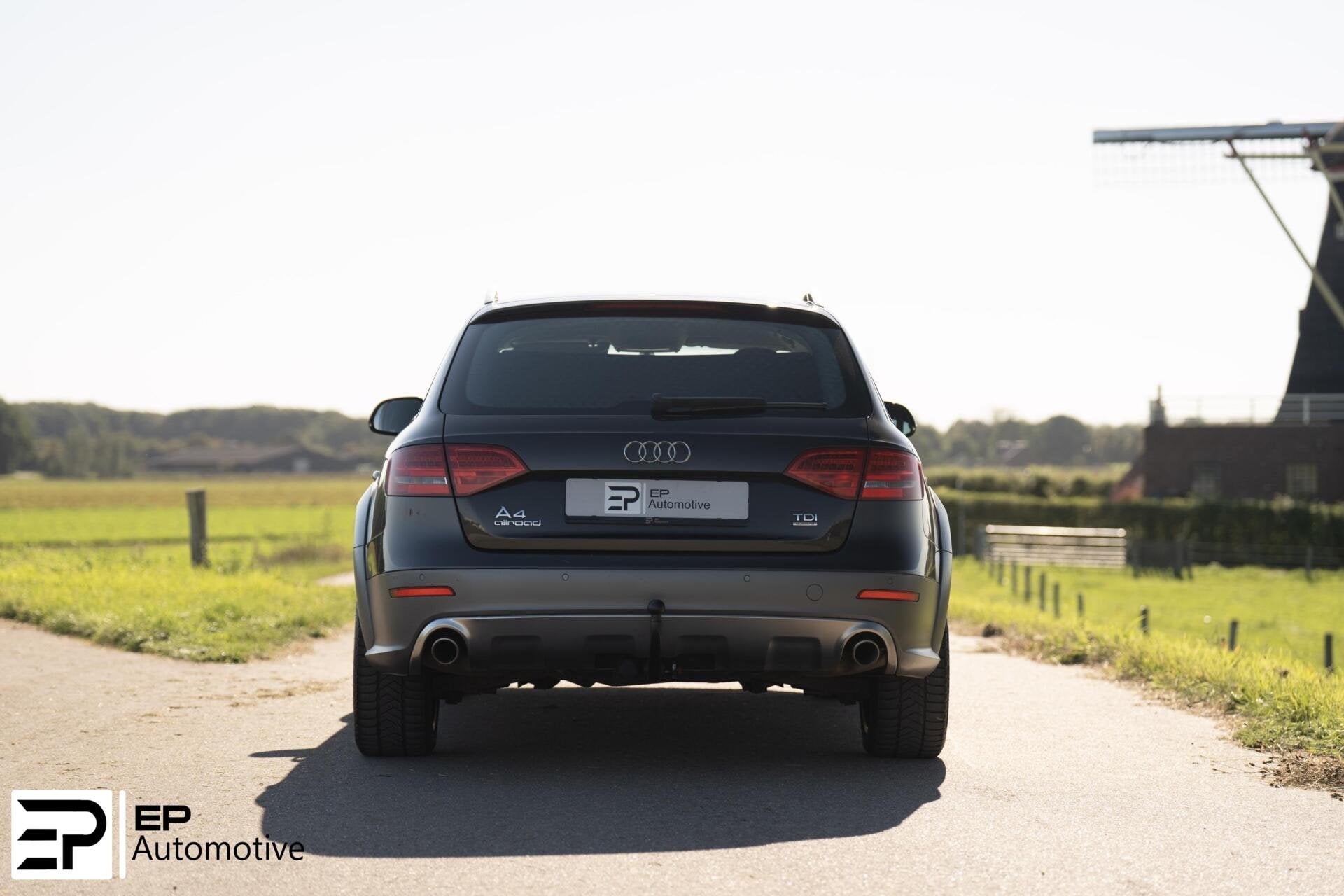 AUDI A4 ALLROAD 3.0 V6 TDI QUATTRO 239ch - BVA 7 - CUIR/ALCANTARA - JANTES 19" - ATTELAGE - SIÈGES CHAUFFANTS
