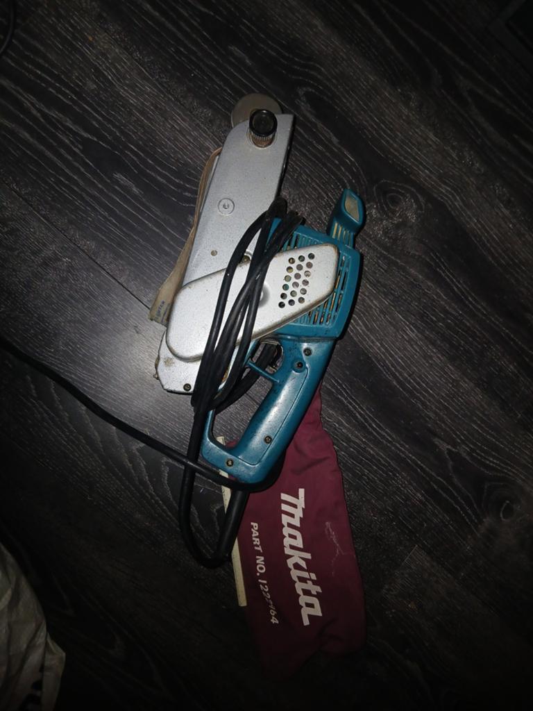 Makita bandschuurmachine.     9924db 76610, Ophalen of Verzenden, Zo goed als nieuw, 600 tot 1200 watt, Bandschuurmachine
