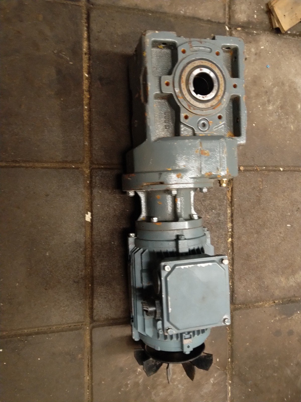 OMEC 0.75 kw elektromotor met reductiekast, Ophalen, Gebruikt, Elektromotor