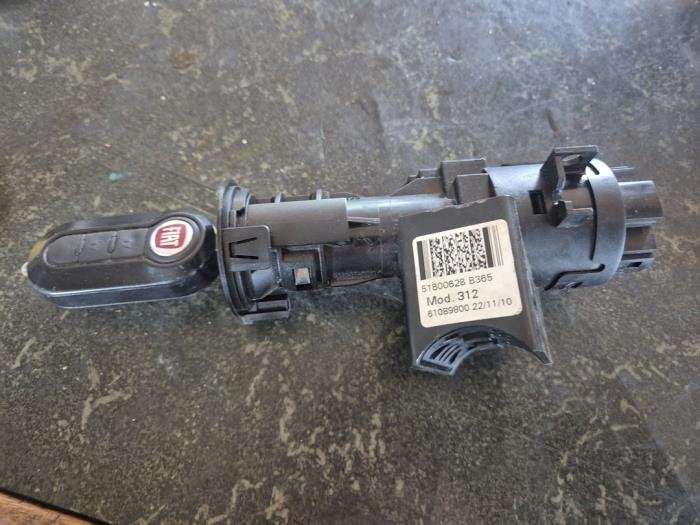 Kontaktslot + Sleutel van een Fiat 500, Gebruikt, -, -, Fiat