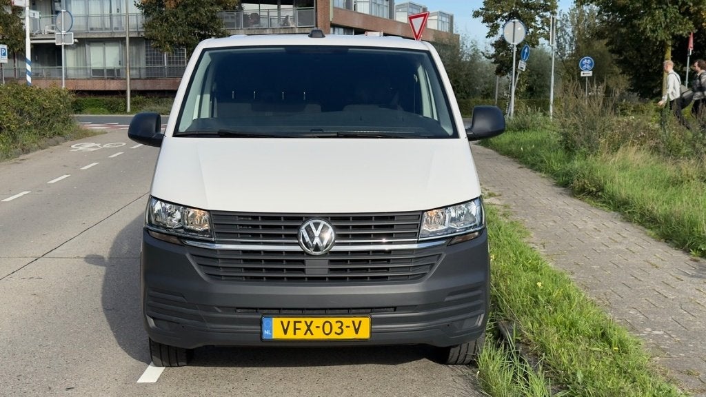 Foto 3 van Volkswagen Transporter 2.0 TDI 110pk L2H1 2020 I 89.000km