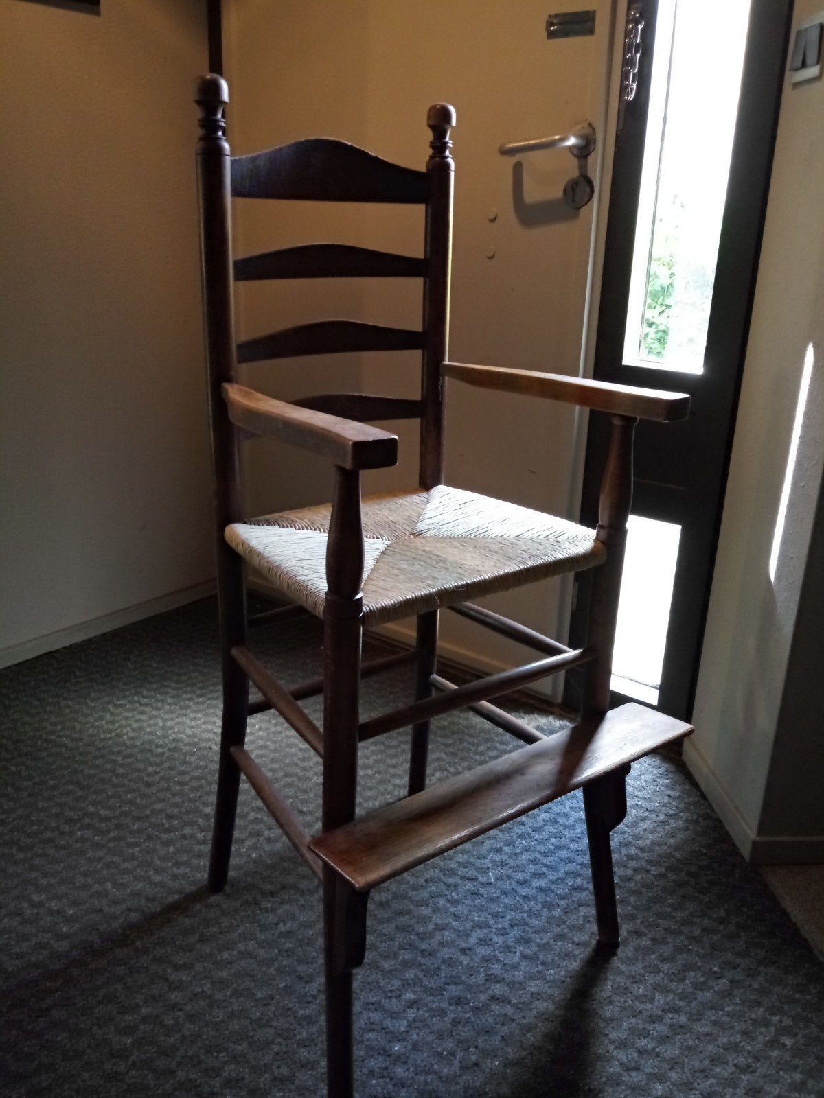 Vintage houten kinderstoel met rieten zitting, Ophalen