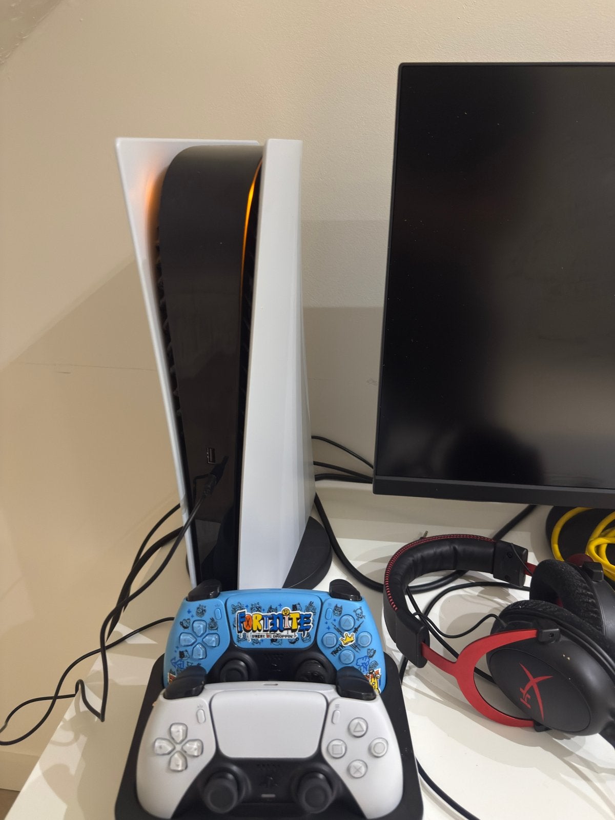 Playstation 5 digital 1 TB SSD + 2 CONTROLLERS, Spelcomputers en Games, Ophalen, Zo goed als nieuw