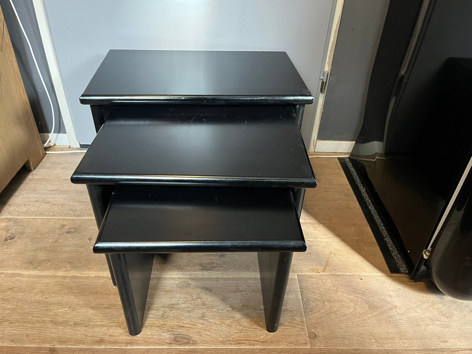 Set van drie nesting tables, Ophalen of Verzenden, Zo goed als nieuw, Minder dan 45 cm