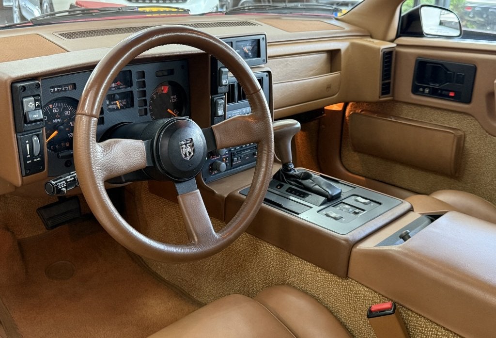 Foto 40 van Pontiac Fiero 2.8 GT Airco OOK S AVONDS GEOPEND OP AFSPRAAk
