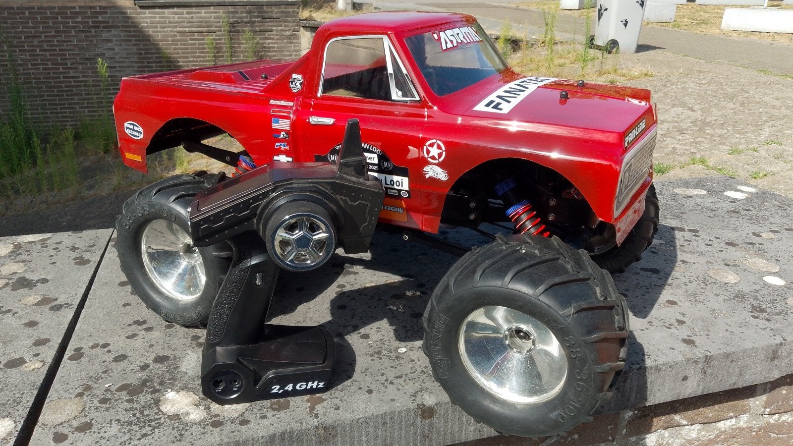 Unieke Kyosho Mad Force 4s, Auto offroad, Zo goed als nieuw, RTR (Ready to Run), Schaal 1:8