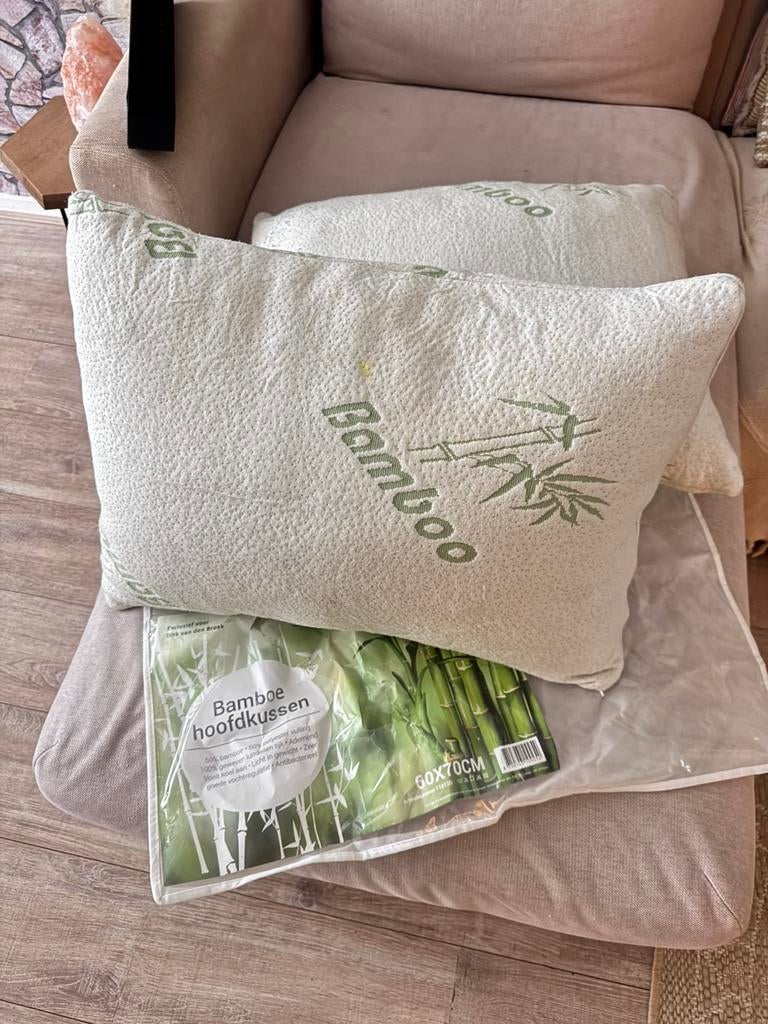 Bamboe hoofdkussens, Ophalen of Verzenden, Zo goed als nieuw, Vierkant
