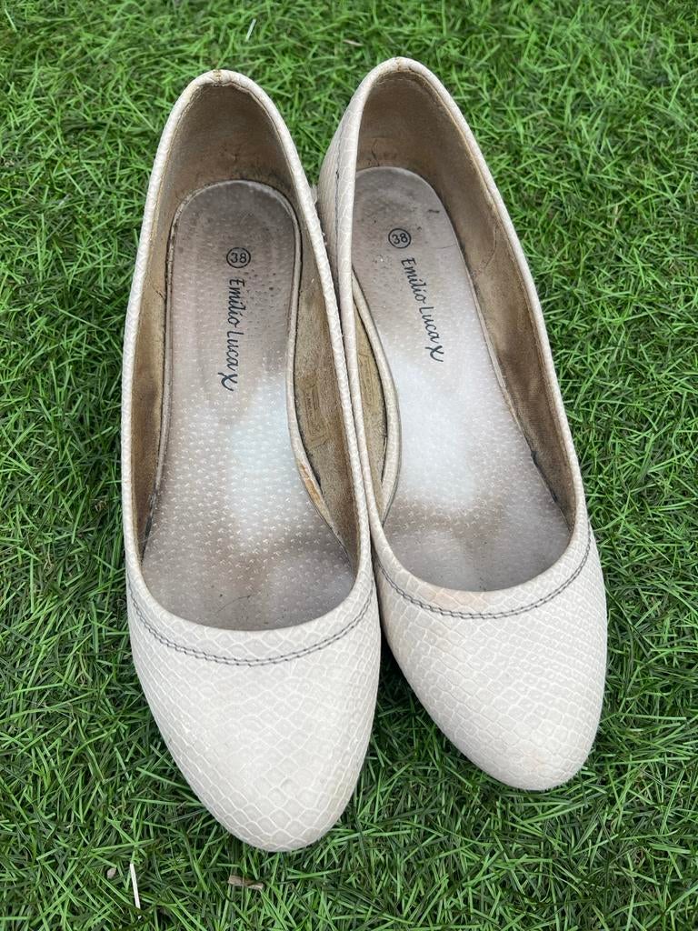 Emilio Luca X Pumps Maat 38 - Gedetailleerd, Kleding | Dames, Schoenen, Ophalen of Verzenden, Gedragen, Pumps