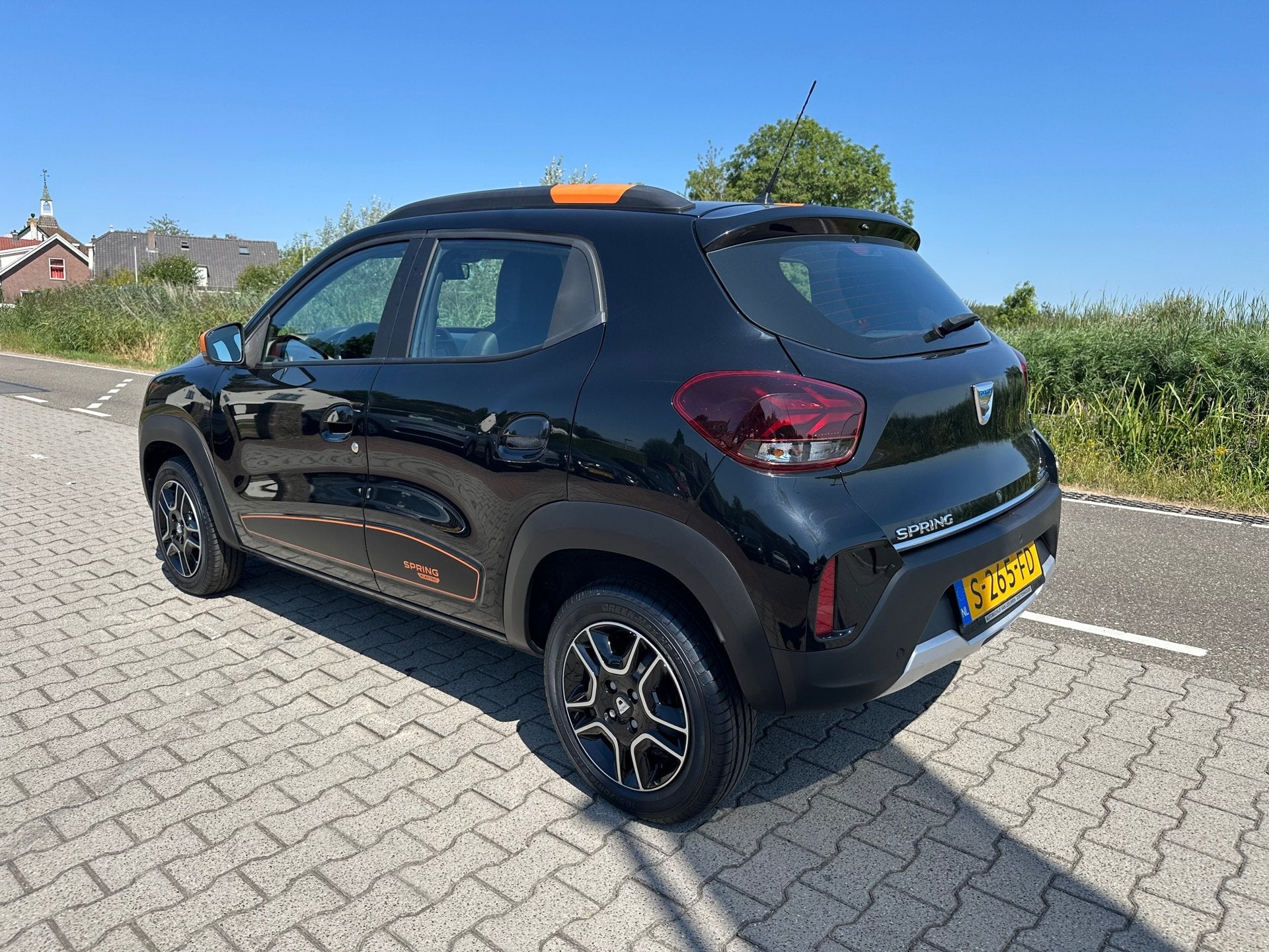 Dacia Spring Comfort Plus 27 kWh, Camera, Leder, Carplay, Cr, Auto's, Stof, Gebruikt, Zwart, Met garantie (alle)