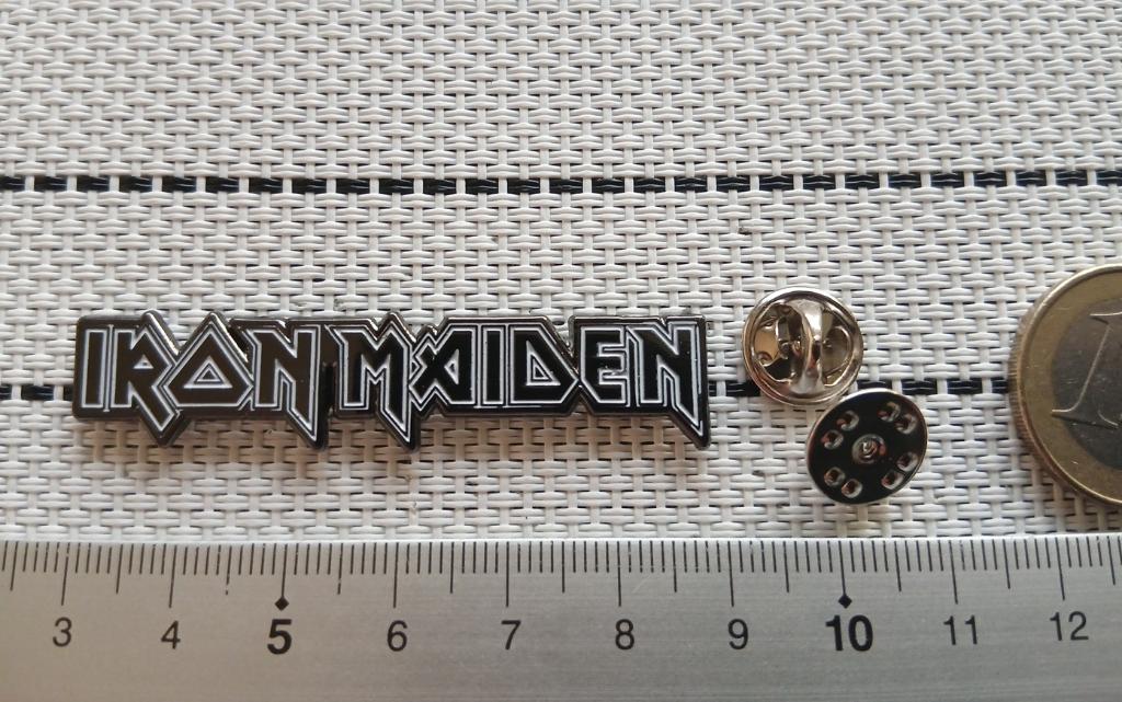 Iron Maiden mooie nieuwe shaped pin speld badge n5, Verzenden, Nieuw, Overige typen