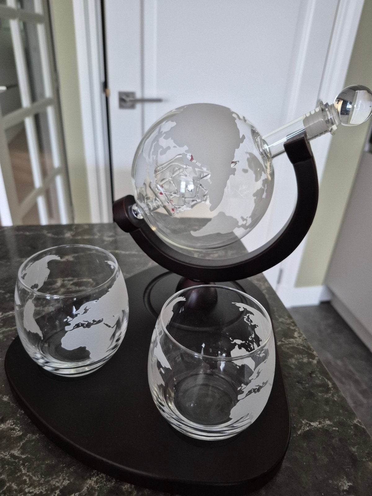 Glazen karaf en glazen met wereldkaart design, Ophalen of Verzenden, Zo goed als nieuw, Glas, Modern