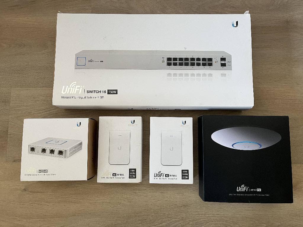 Complete UniFi set - USG, 16 port PoE switch, 3 WiFi APs, Ophalen, Zo goed als nieuw, Ubiquiti UniFi