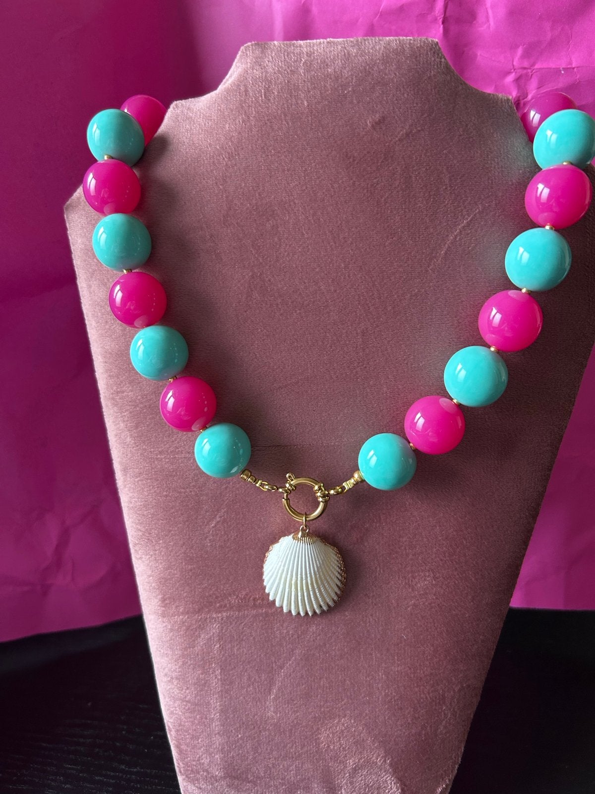 Statement ketting acryl turquoise fuchsia met schelp hanger, Sieraden, Tassen en Uiterlijk, Met hanger, Kunststof, Overige kleuren