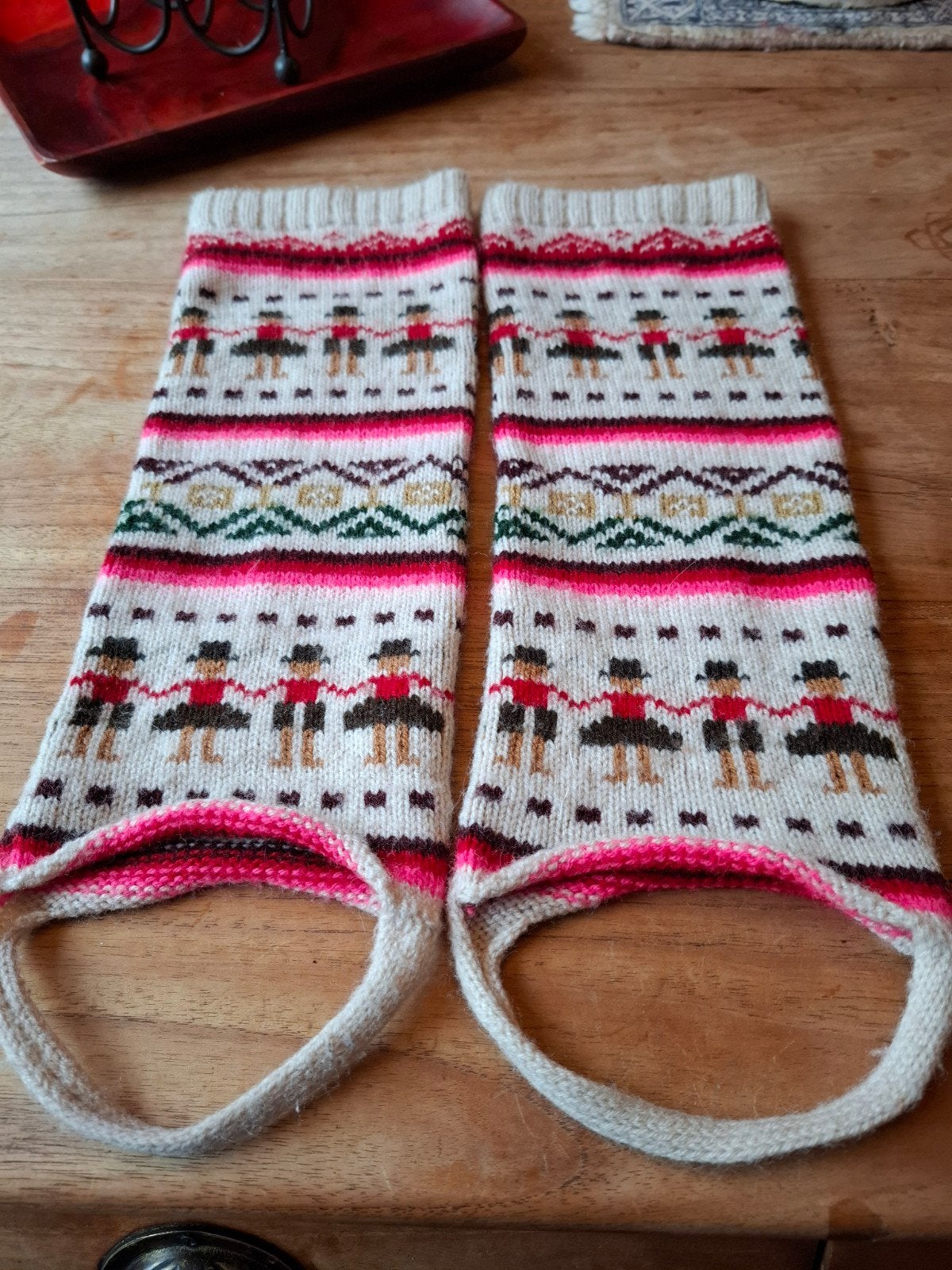 Handgemaakte fijn gebreide beenwarmers met motieven, Handgemaakt, Ophalen of Verzenden, Nieuw