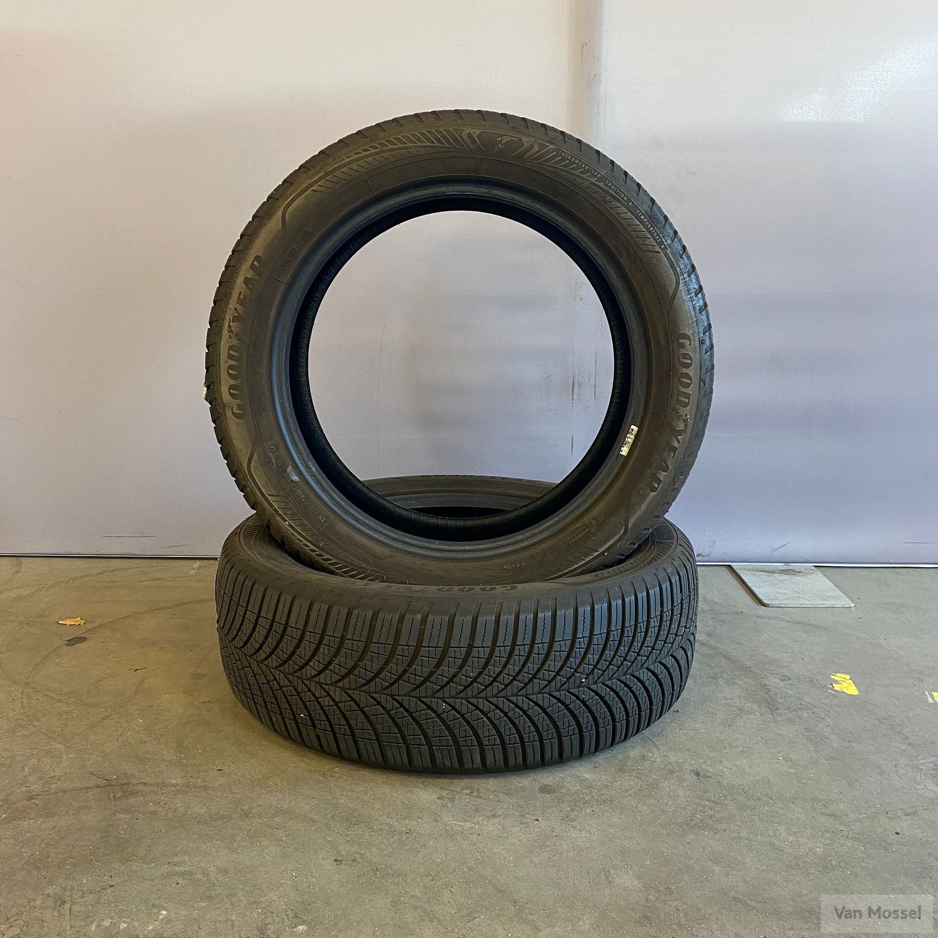 Goodyear Vector 4 Seasons 215/55/R18 99V