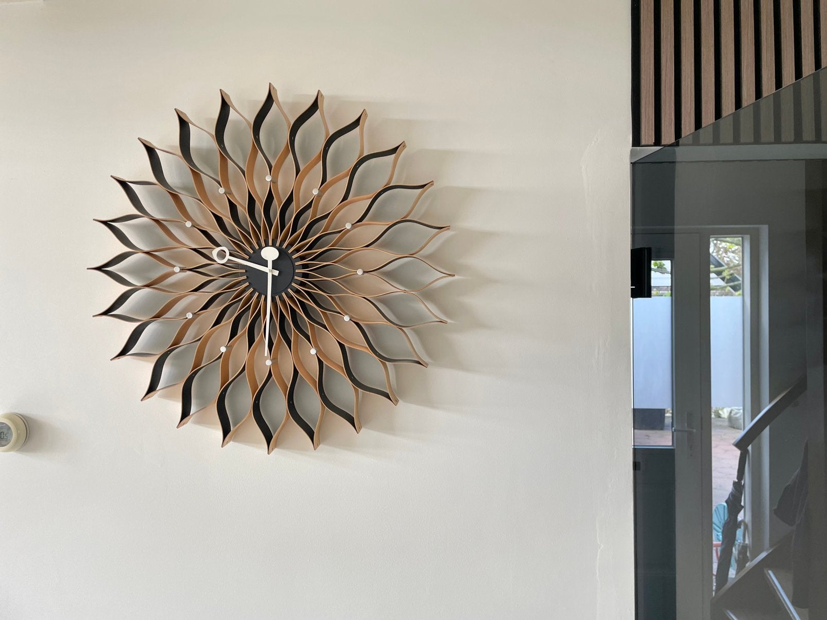Vitra George Nelson Sunflower clock berken, Vitra, Ophalen of Verzenden, Zo goed als nieuw, Nvt