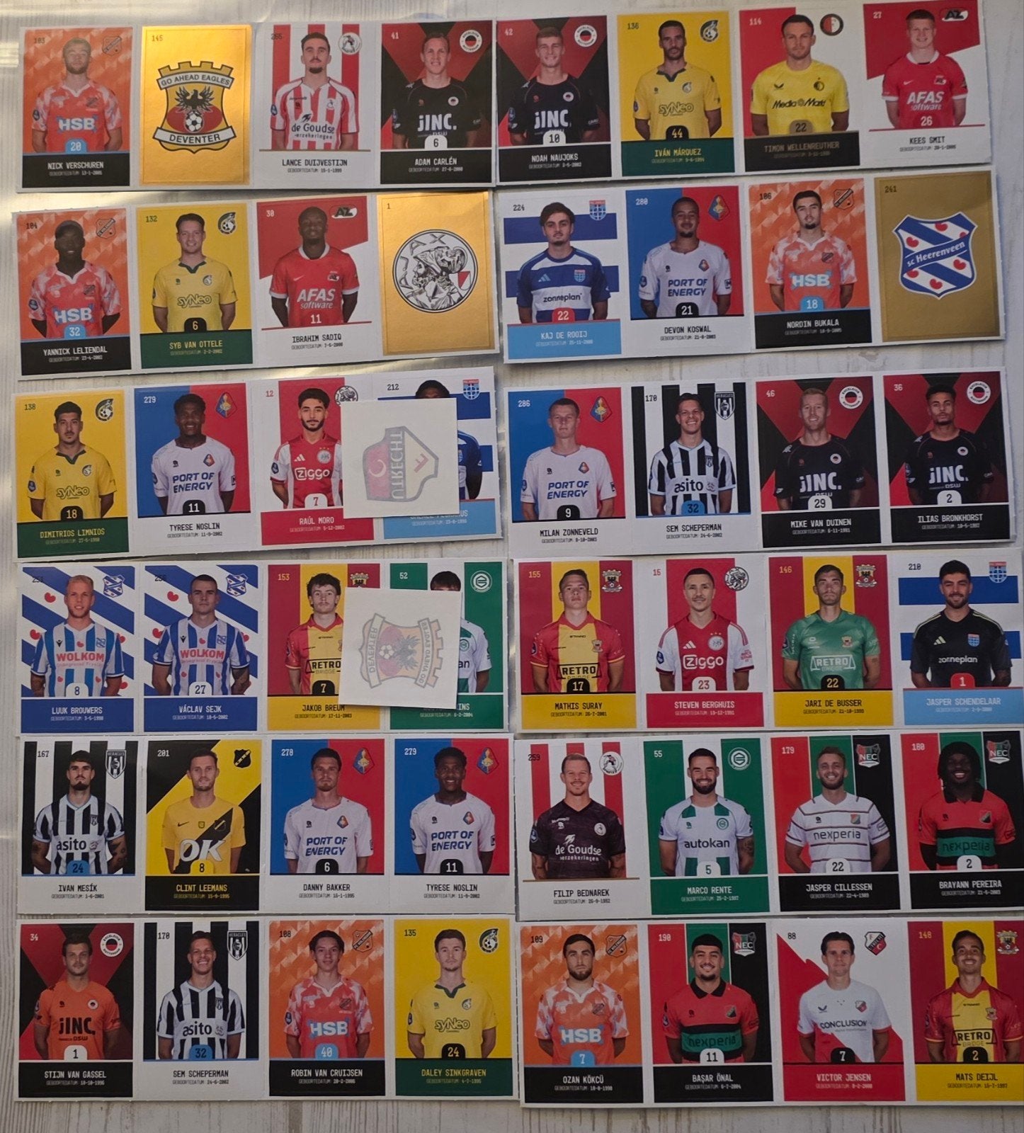 92 stuks voetbalplaatjes Plus spaaractie zie foto's, Ophalen of Verzenden, Nederland