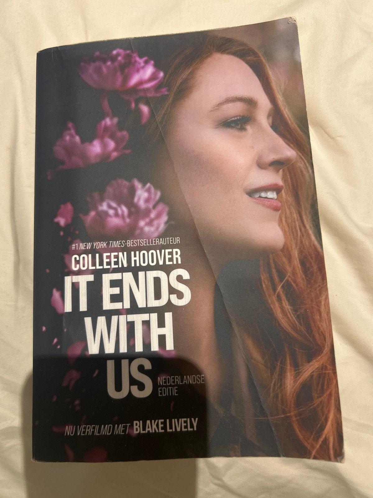 It Ends With Us - Colleen Hoover (Nederlandse editie), Boeken, Ophalen of Verzenden, Zo goed als nieuw, Nederland
