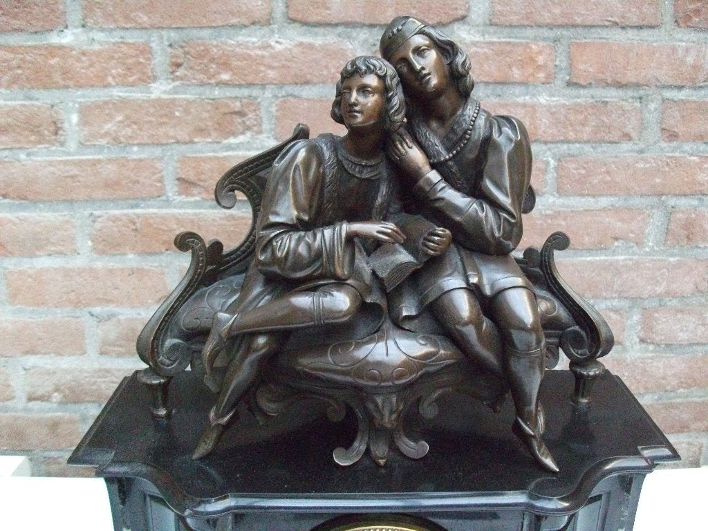 Marmer Pendule , met een Bronzen beeld uit 1811, Antiek en Kunst, Antiek | Klokken, Ophalen of Verzenden