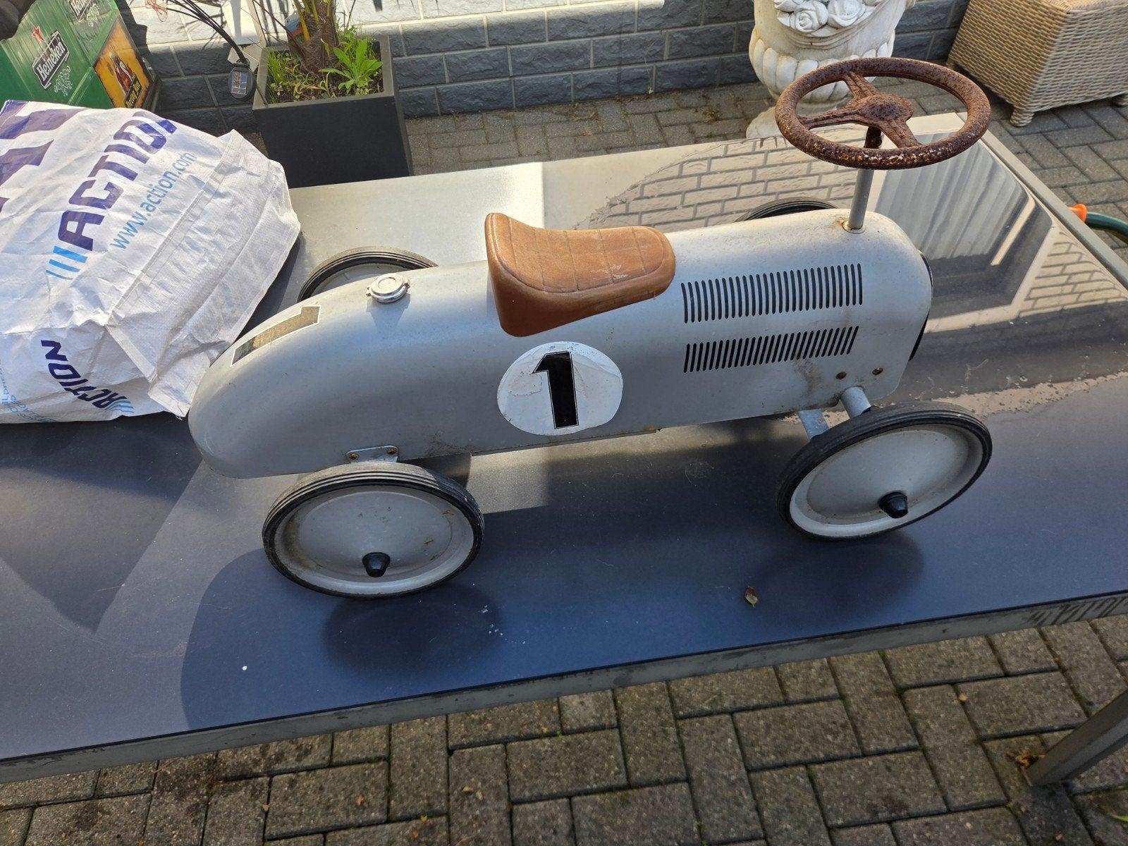Vintage metal loopauto - loopauto met nummer 1, Kinderen en Baby's, Ophalen, Gebruikt, Loopvoertuig