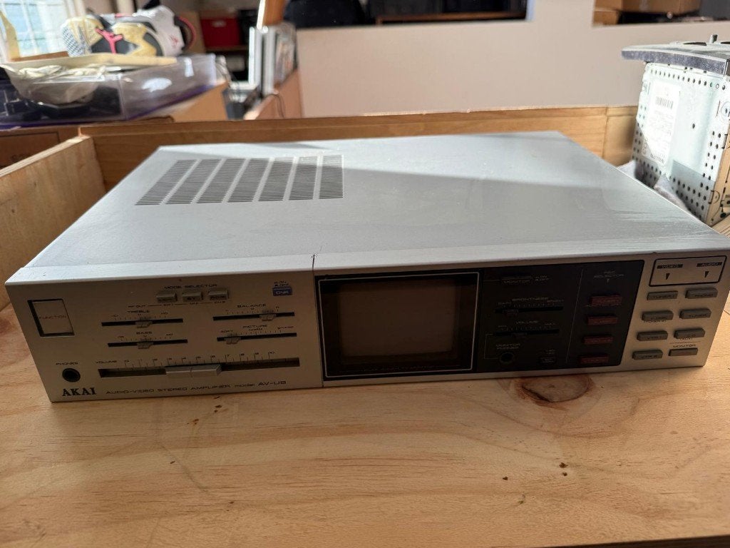 Vintage AKAI AV-U8 stereo versterker met beeldscherm, Ophalen of Verzenden, Minder dan 60 watt, Overige merken