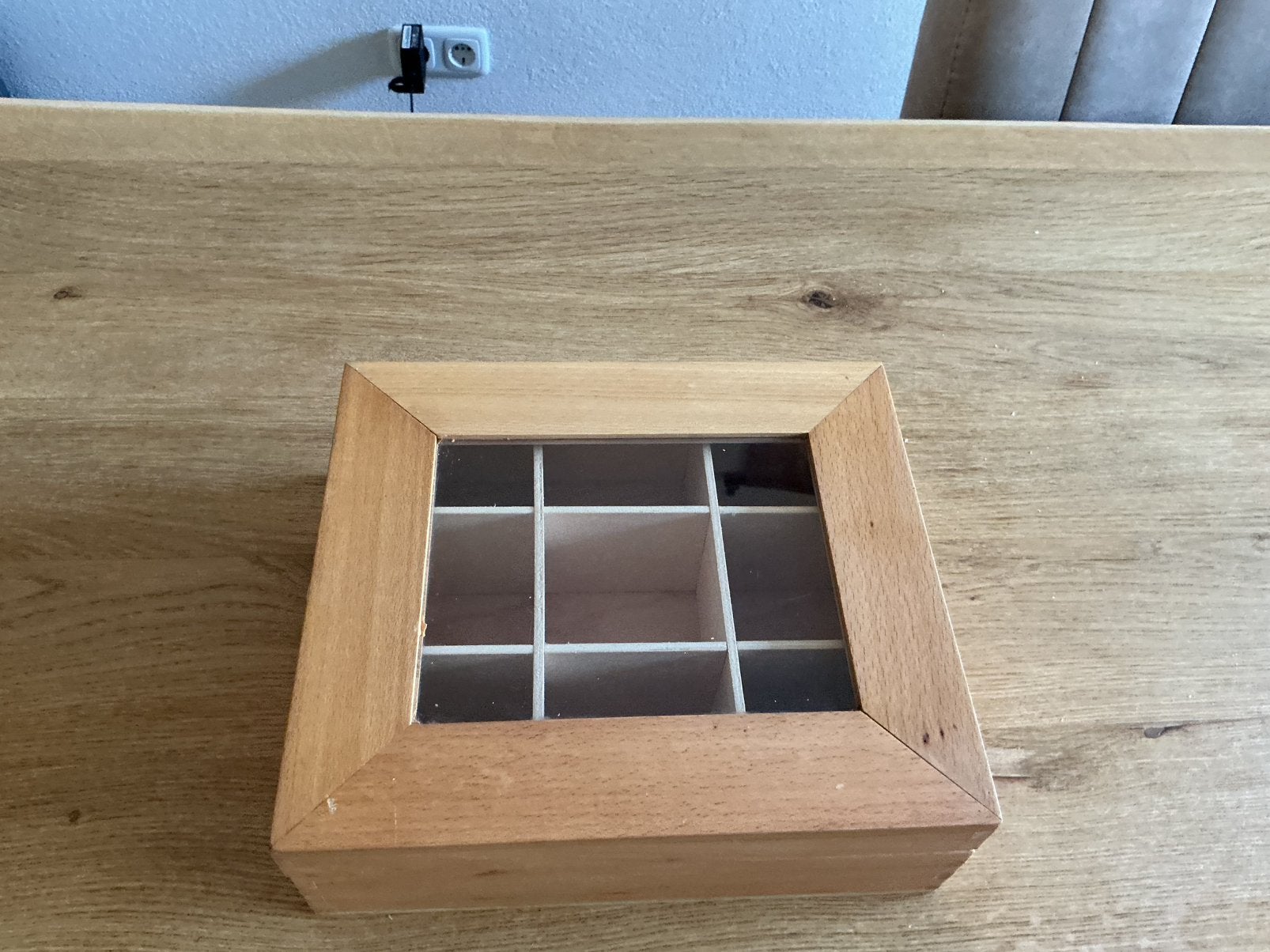 Theedoos pickwick 9 vaks 5 euro, Gebruikt, Hout, Ophalen of Verzenden, Theedoos