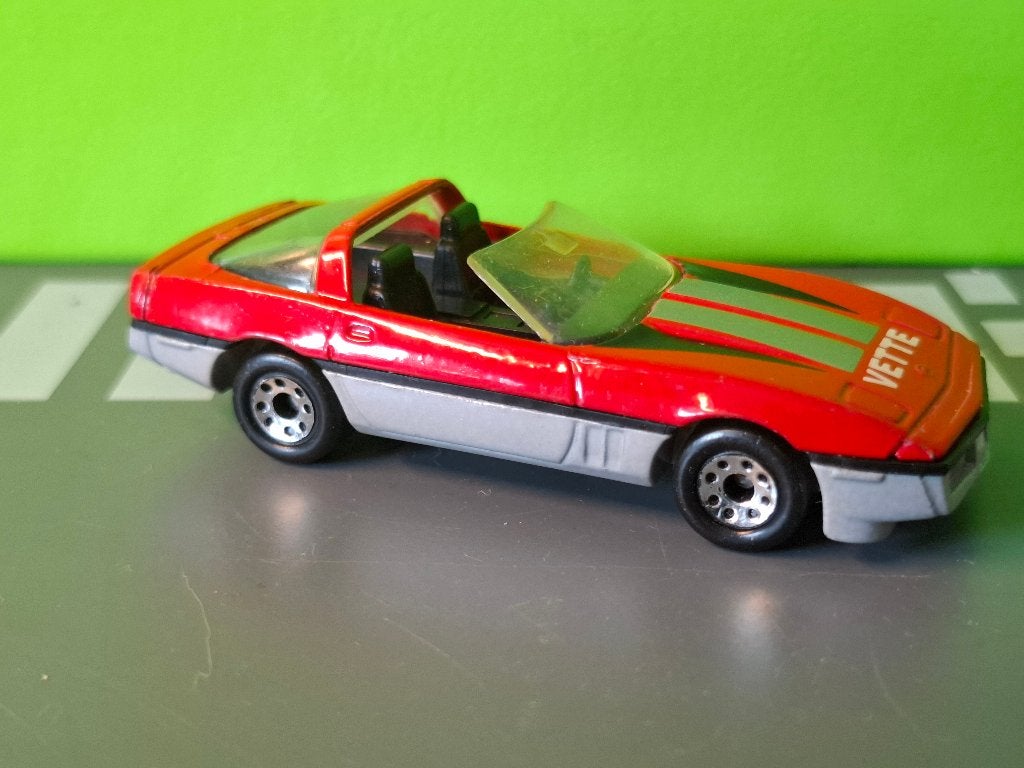 Matchbox 69 - 1984 Chevrolet Corvette Convertible [rd] 1/56, Ophalen of Verzenden, Zo goed als nieuw, Auto