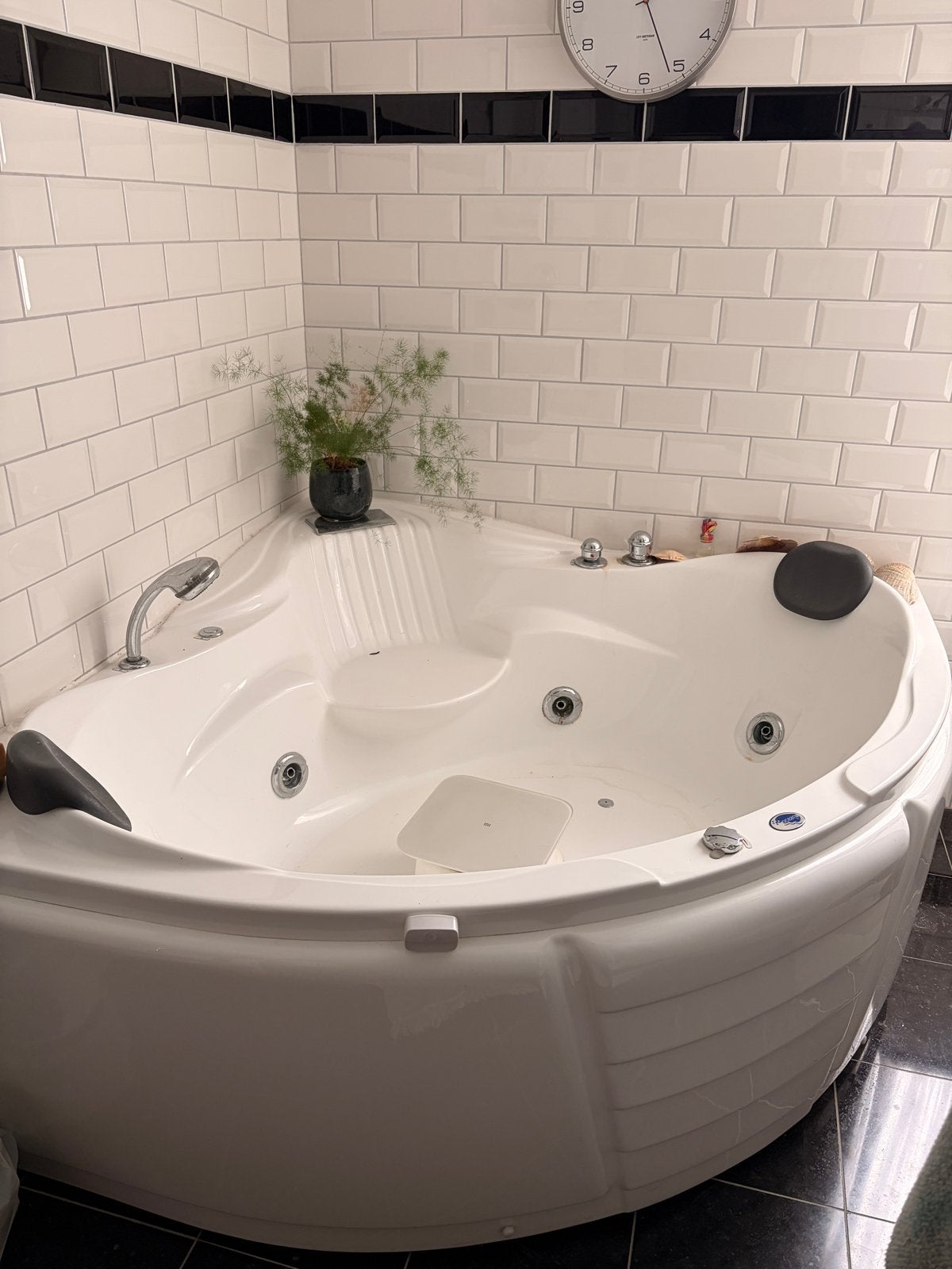 Luxe hoekbad met whirlpool functie, Ophalen, Gebruikt, Met bad