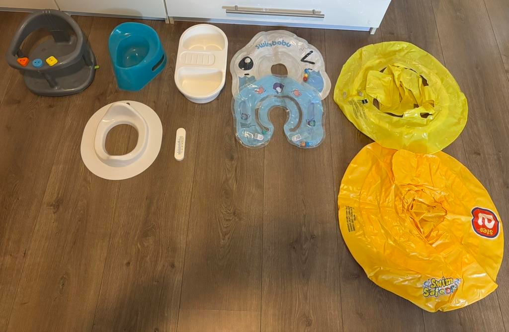 Baby benodigdheden verzorging/zwem gratispot,zwemring,bestek, Ophalen of Verzenden