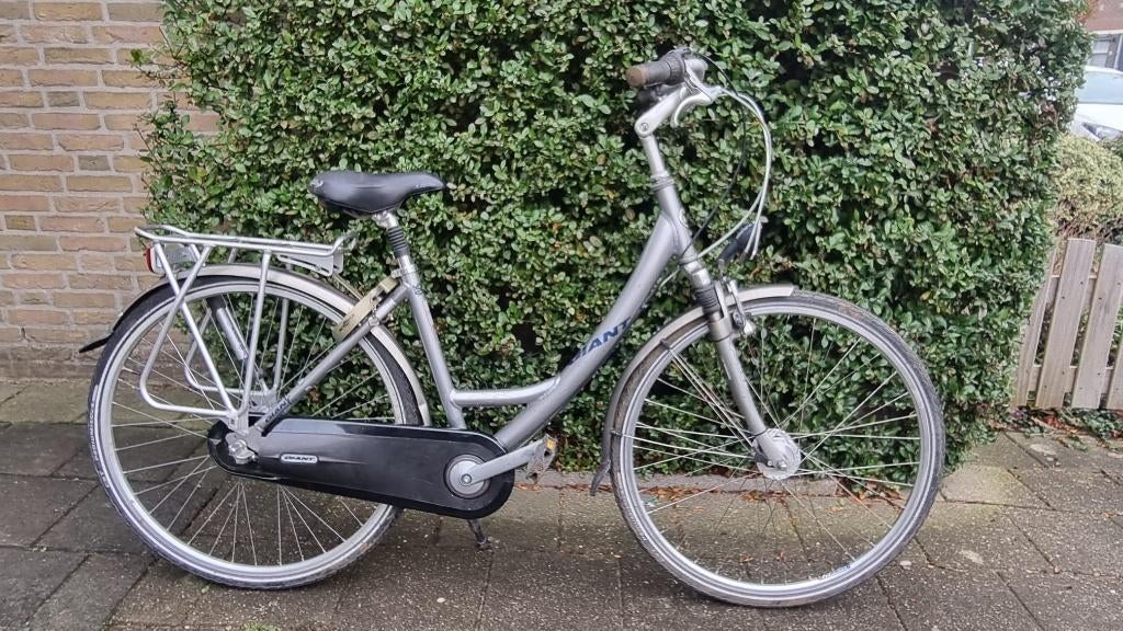 GIANT Damesfiets 3 Versnellingen 28 inch, Fietsen en Brommers, Fietsen | Dames | Damesfietsen, Ophalen, Gebruikt, Versnellingen