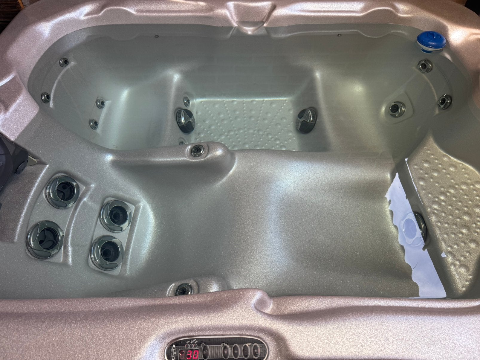 Dimension One jacuzzi met jaar garantie op pomp, Ophalen, Zo goed als nieuw, Pomp, Vast