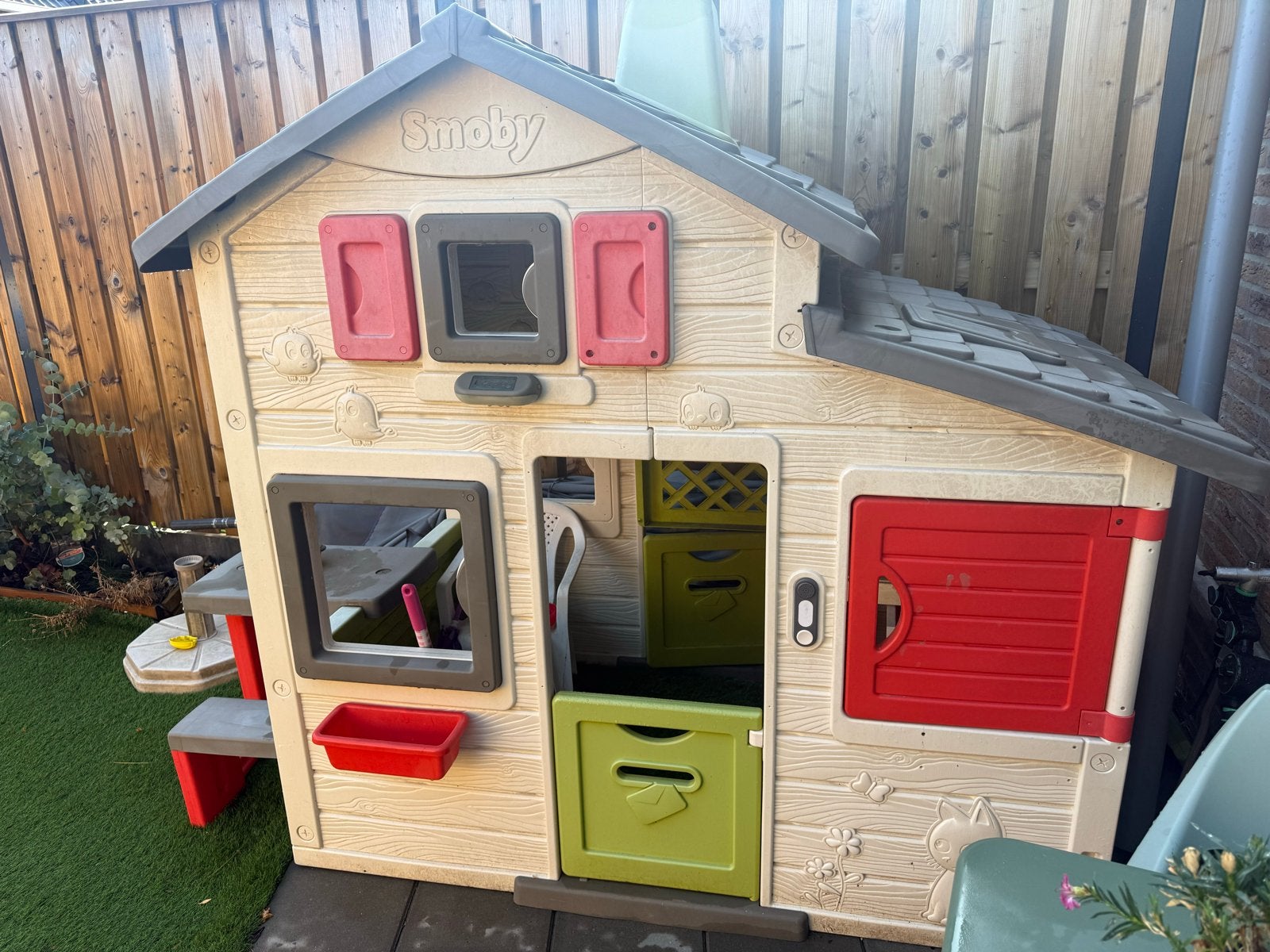 Smoby Speelhuis 810203 met picknicktafel en deurbel, Ophalen, Gebruikt, Kunststof