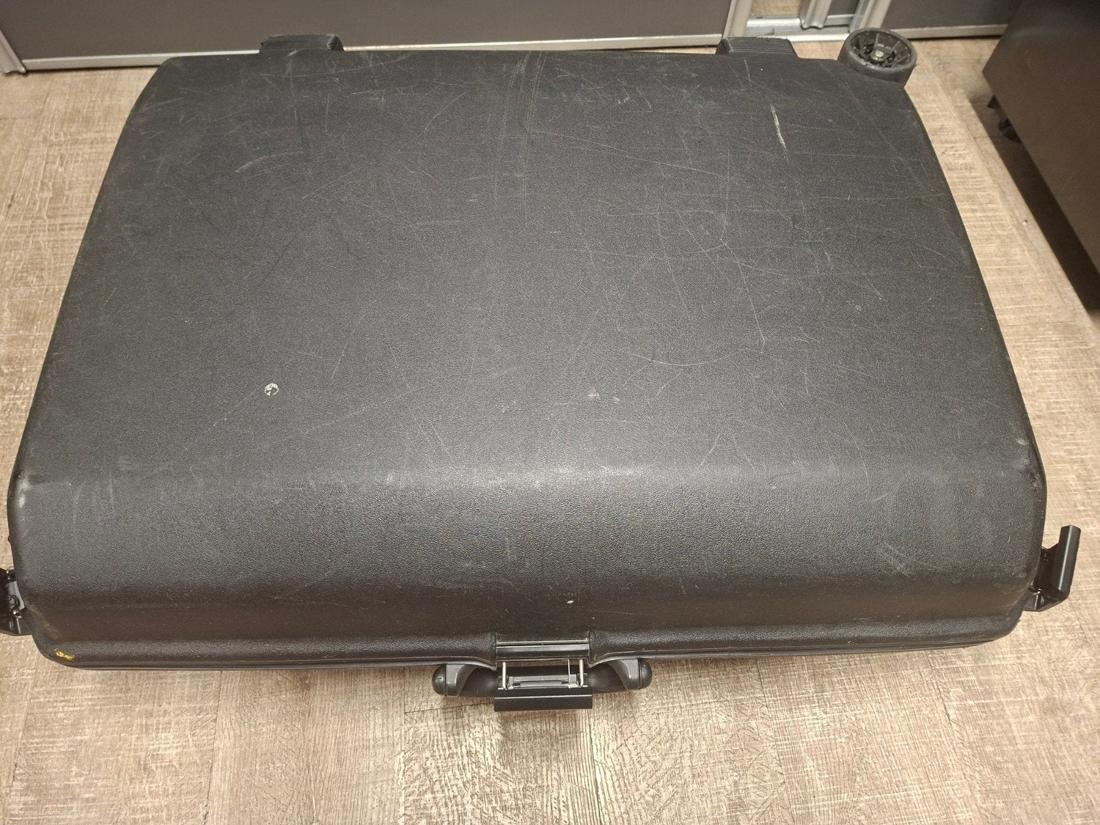 Zwarte Samsonite koffer
afmeting 74cm x 56 cm, Gebruikt, Hard kunststof, 70 cm of meer, 55 cm of meer