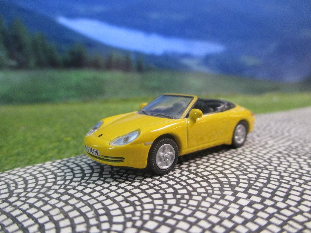 Porsche 996 911 Carrera Cabriolet - Schuco geel, Ophalen of Verzenden, Zo goed als nieuw, Auto, Schuco