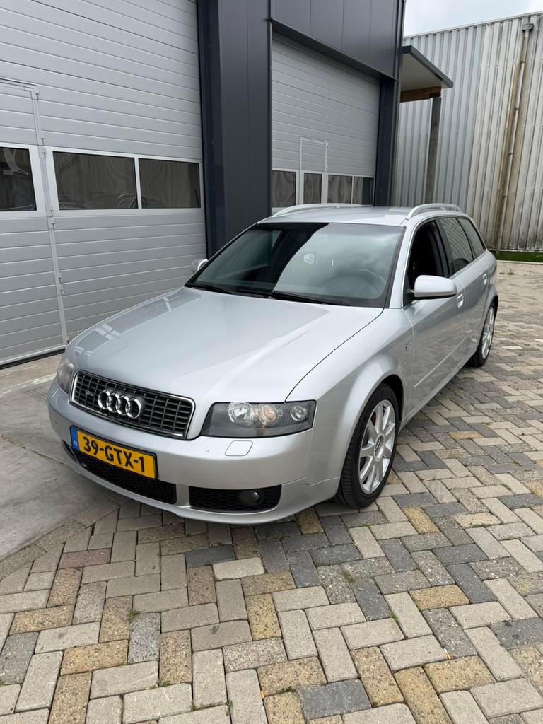 Audi A4 2004 Grijs, Auto's, Voorwielaandrijving, Zwart, 1984 cc, A4