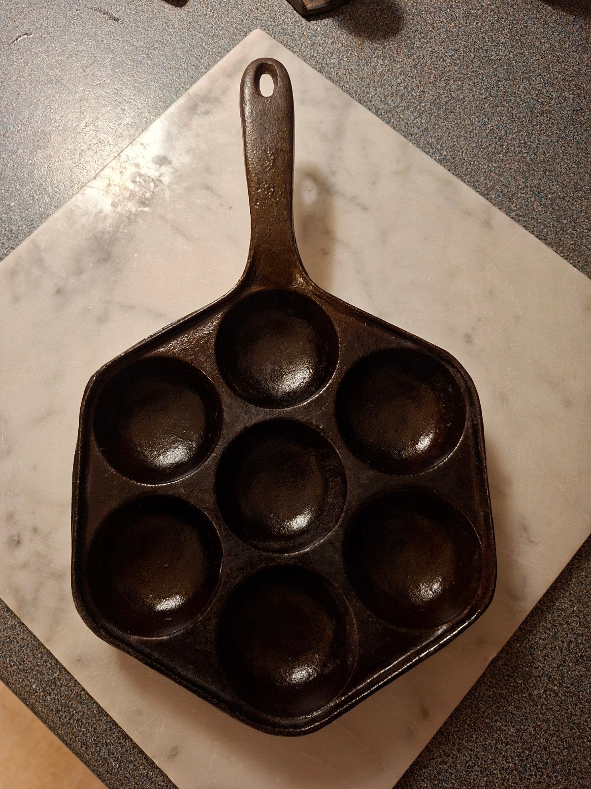 Gietijzeren Aebleskiver Poffertjespan, Huis en Inrichting, Keuken | Potten en Pannen, Gebruikt, Pannenkoekenpan, Gietijzer, Ophalen of Verzenden