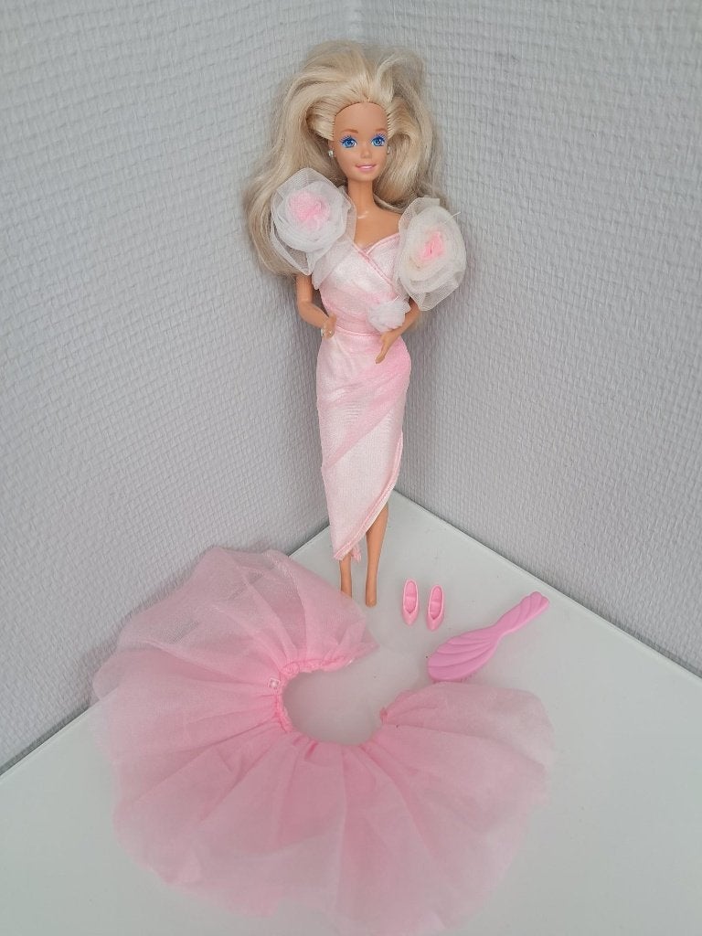 Vintage Sweet Roses Barbie (1989) -100% Kleding Compleet!, Ophalen of Verzenden, Zo goed als nieuw, Pop
