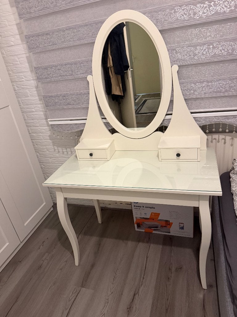 Hemnes makeuptafel met spiegel, Huis en Inrichting, Ophalen, Overige materialen, 50 tot 100 cm, Zo goed als nieuw