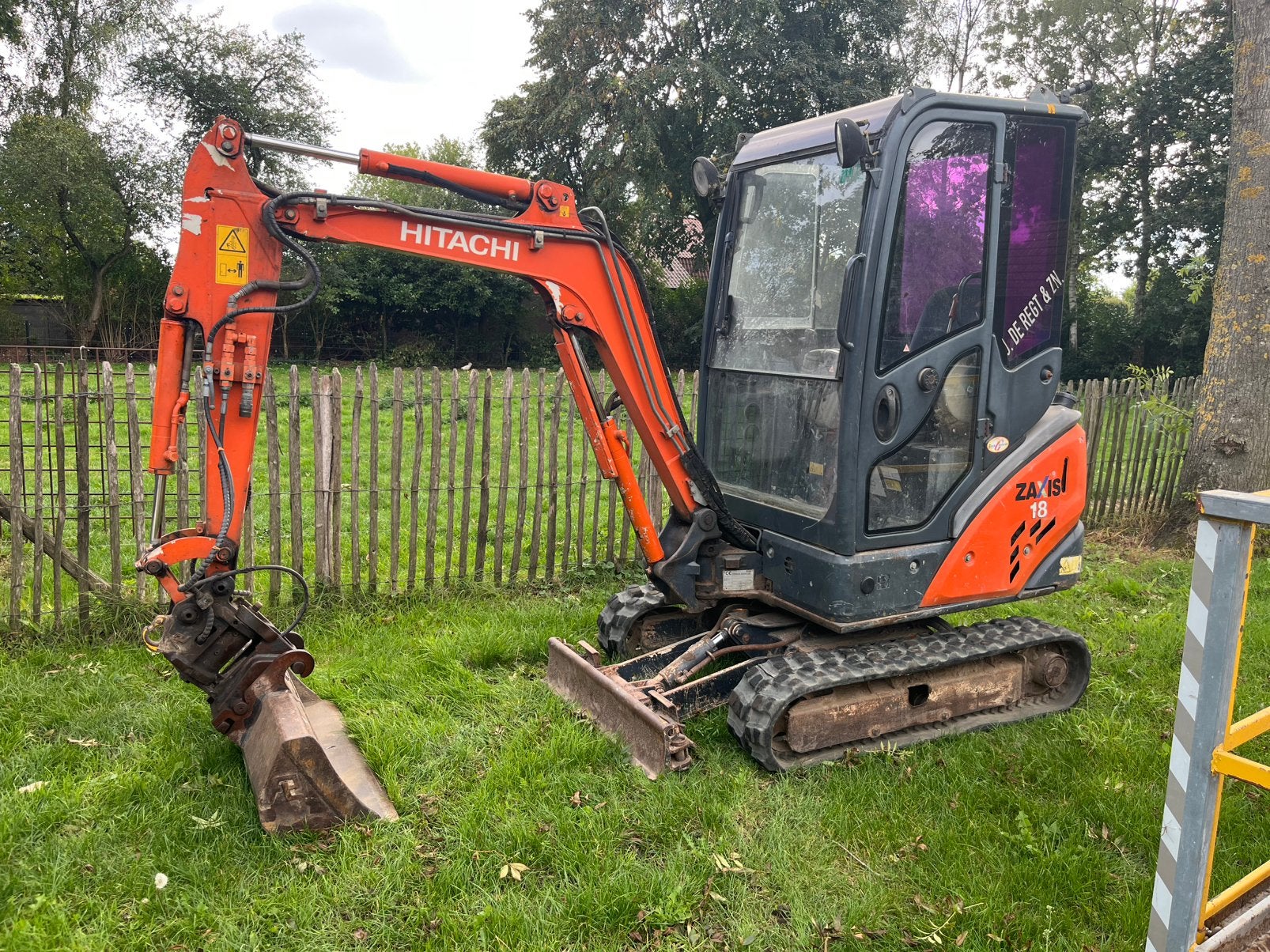 Hitachi zaxis 18 bouwjaar 2011 met powertilt, Ophalen of Verzenden, Graafmachine
