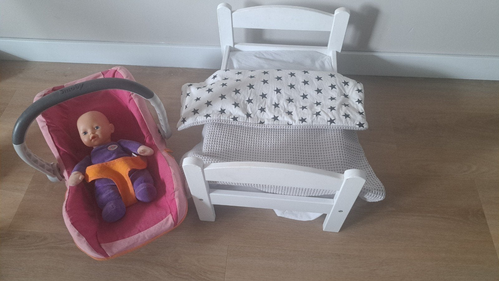 Poppenbedje en maxi cosi, Ophalen, Zo goed als nieuw, Babypop