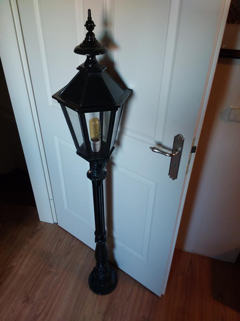 Mooie tuin lantaarn  1.55 m hoog  bieden, Tuin en Terras, Ophalen of Verzenden, Netvoeding, Minder dan 50 watt, Staande lamp