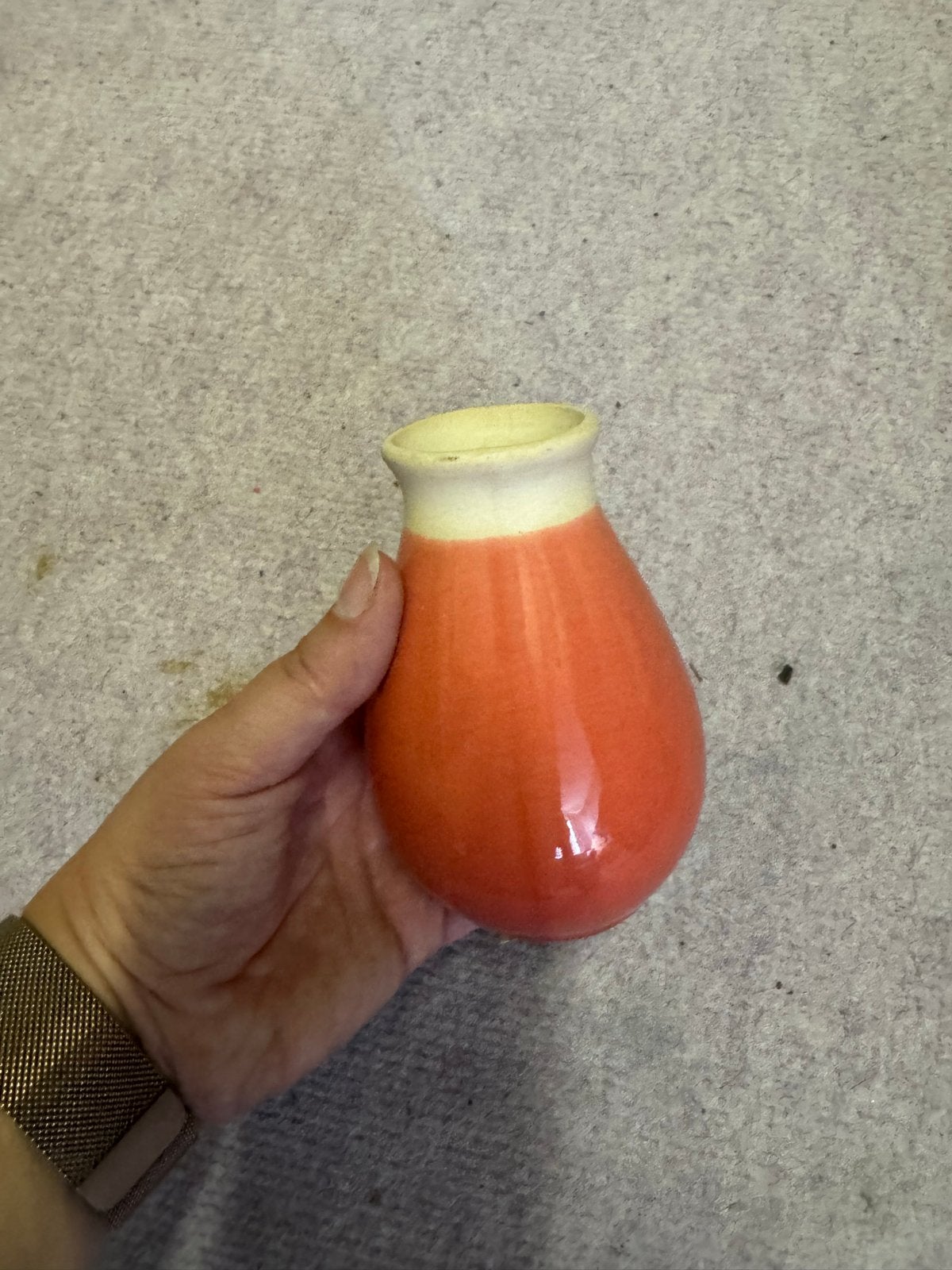 Kleine oranje vaas met witte rand, Ophalen, Zo goed als nieuw, Oranje