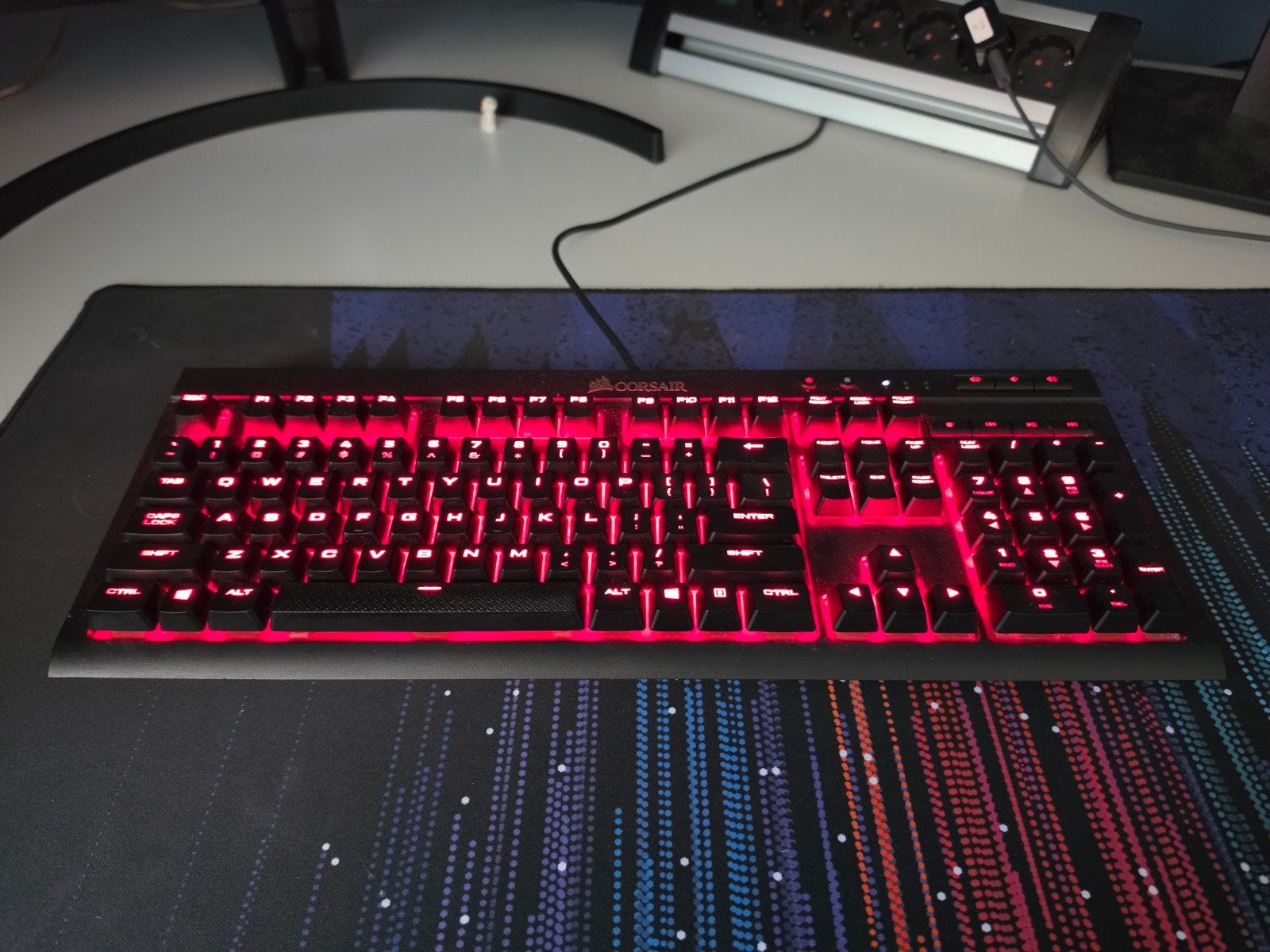 Corsair K68 mechanisch gaming toetsenbord, Gebruikt, Verlichte toetsen, Ophalen of Verzenden, Qwerty