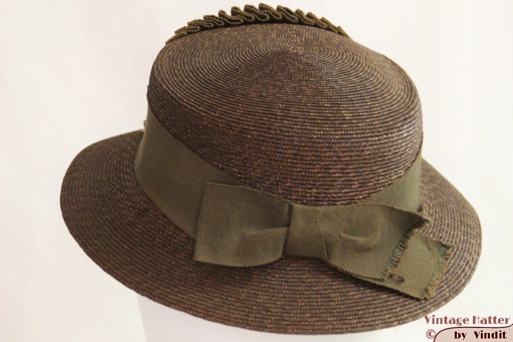 Vintage Dameshoed bruin riet Art-Deco versiering 53 = XXS, Ophalen of Verzenden, Gedragen, 55 cm (S, 6⅞ inch) of minder, Hoed