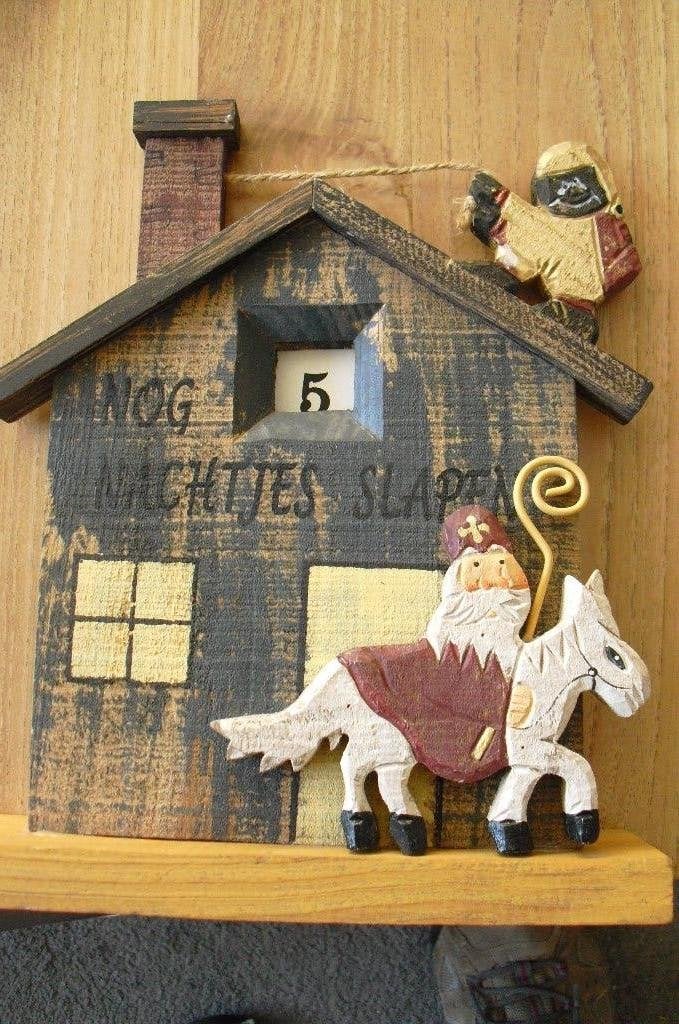 TE KOOP HOUTEN SINTERKLAAS  EN  ZWARTE PIET KALENDER, Ophalen, Zo goed als nieuw