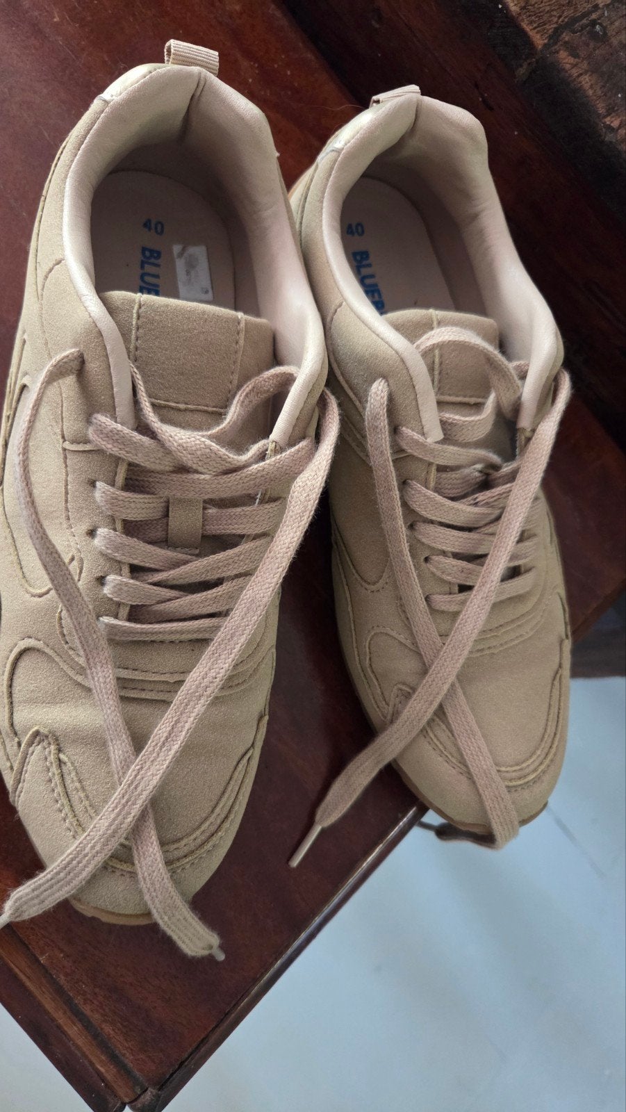 Beige Sneakers maat 40 zgan
1 x gedragen
Ze zitten prima, Beige, Ophalen of Verzenden, Sneakers of Gympen, Zo goed als nieuw