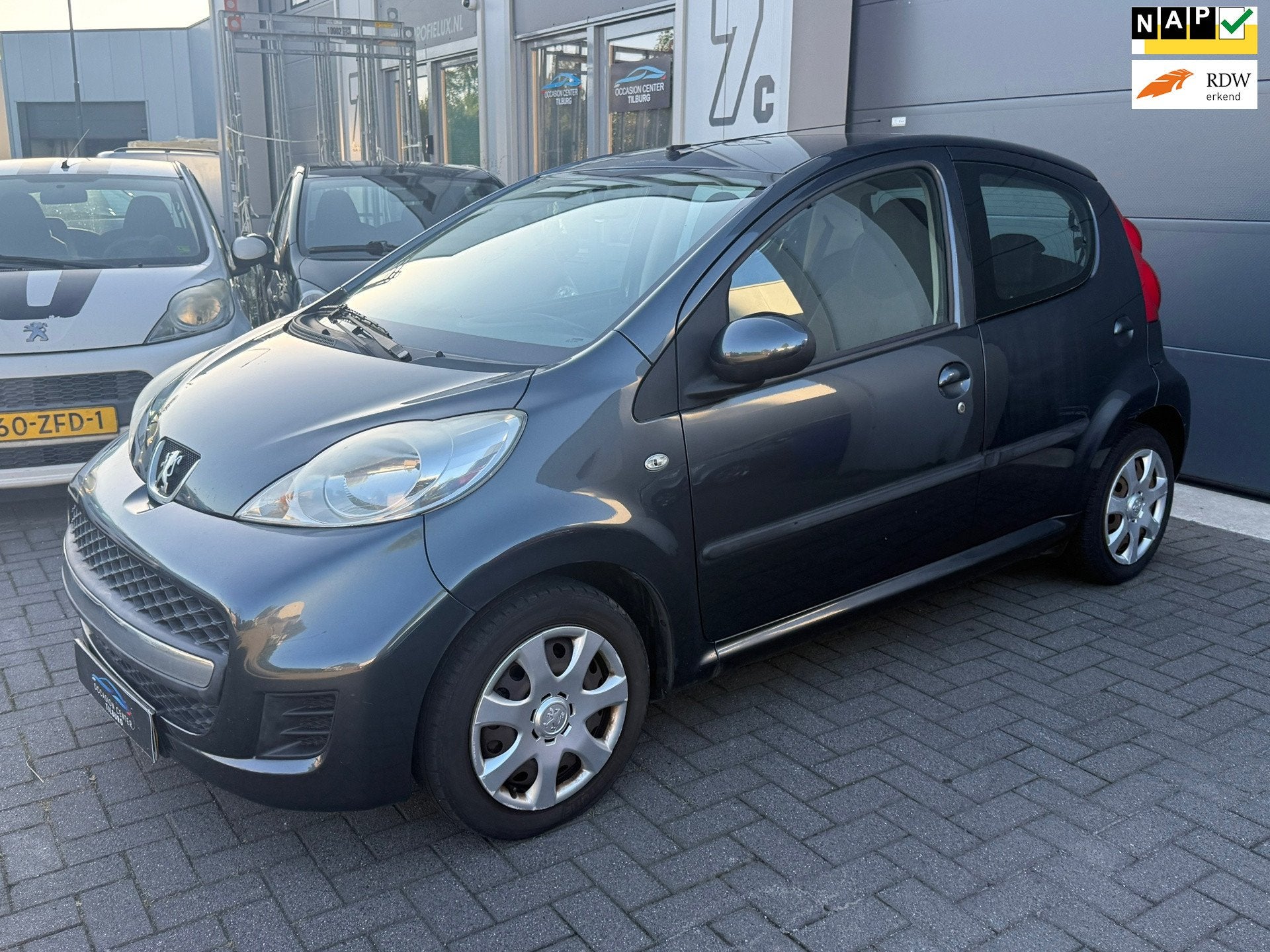 Peugeot 107 1.0 1e EIG AIRCO | ELEKTR PAKKET | APK 01-27 | N, Voorwielaandrijving, Euro 5, Stof, Gebruikt
