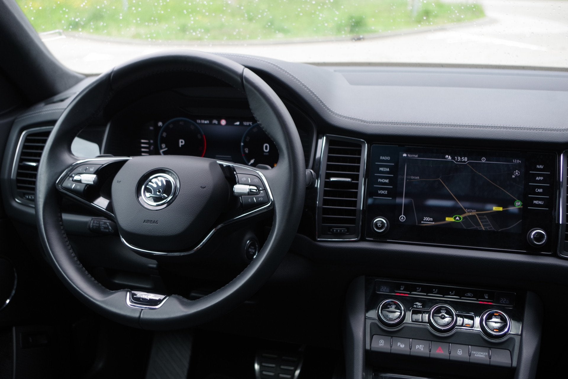 Skoda Kodiaq 1.5 TSI Business Laurin & Klement 7p, Trekhaak,, 12 maanden, Zwart, 4 cilinders, Blauw